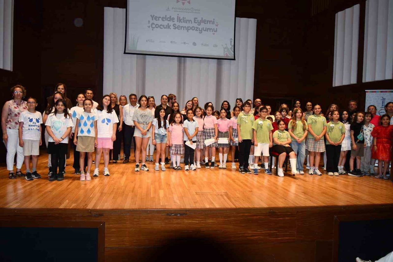 ÇOCUKLARA PROGRAM SONUNDA SERTİFİKALARI TAKDİM EDİLDİ.