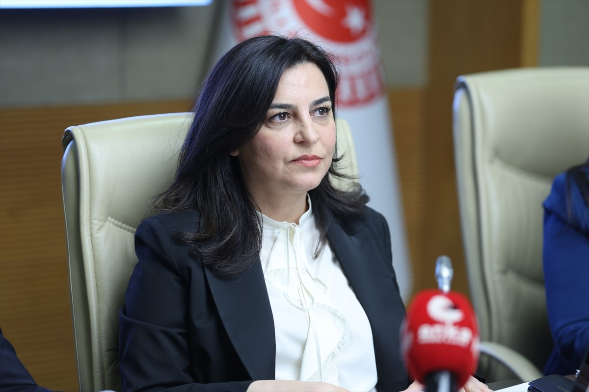 Çocukların suça sürüklenmesine yol açan nedenlerin tüm boyutlarıyla incelenerek koruyucu ve...