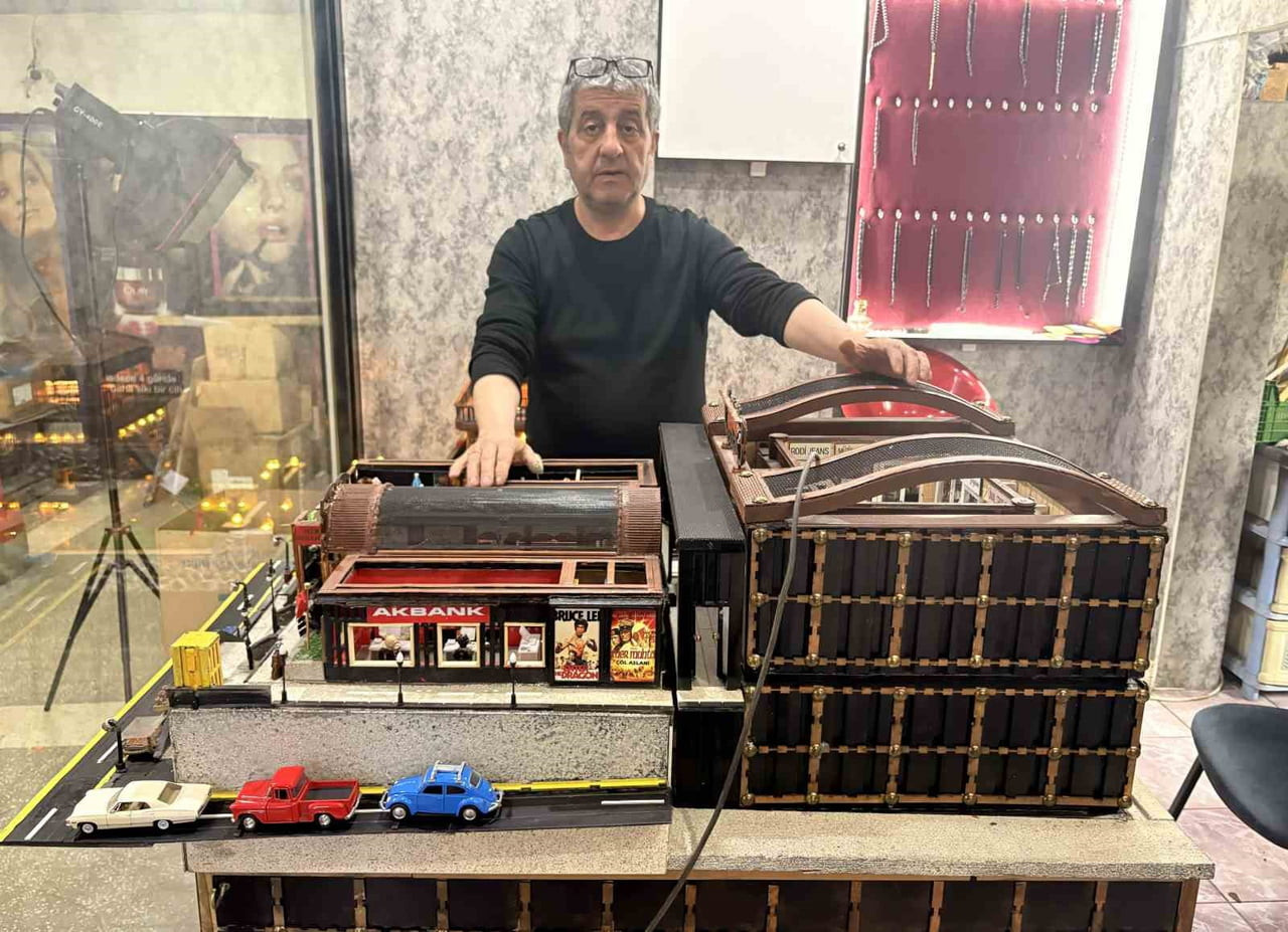 ÇOCUKLUĞUNUN GEÇTİĞİ O RUHU YENİDEN CANLANDIRMAK İSTEDİĞİNİ BELİRTEN YILMAZ...