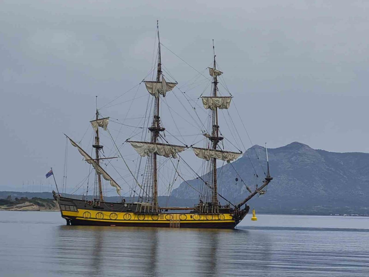 COOK ADALARI BAYRAKLI "TS SHTANDART" İSİMLİ GEZİ GEMİSİ, MUĞLA’NIN DATÇA İLÇESİ LİMANINA...