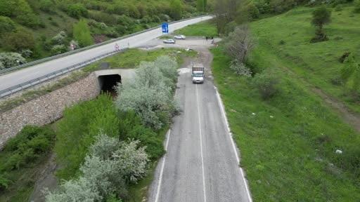 Çöpe atılan tonlarca ekmeği toplayıp hayvanlara ulaştırıyor