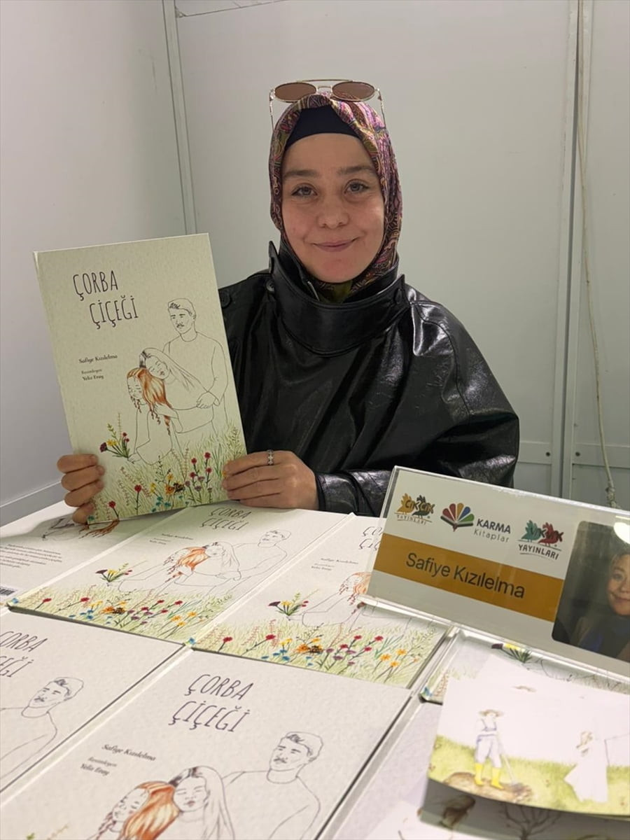 Çorba Çiçeği" kitabının yazarı Safiye Kızılelma, bir yazar için en tatmin edici duygunun...