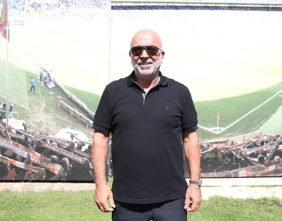 Corendon Alanyaspor Kulüp Başkanı Hasan Çavuşoğlu, Cengiz Aydoğan Tesisleri'nde gazetecilere...