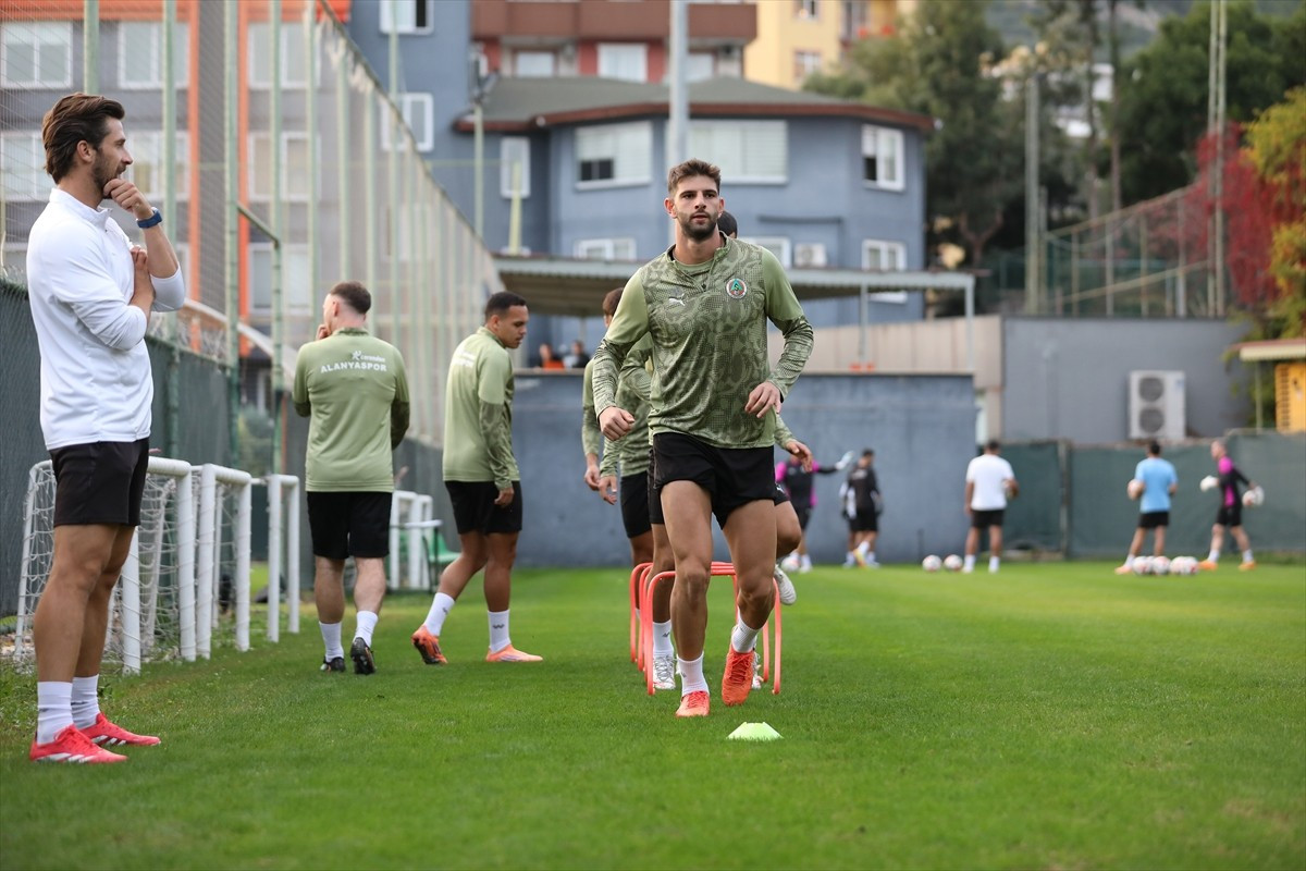 Corendon Alanyaspor Trendyol Süper Lig'in 14. haftasında 1 Aralık Pazartesi günü Samsunspor'a...