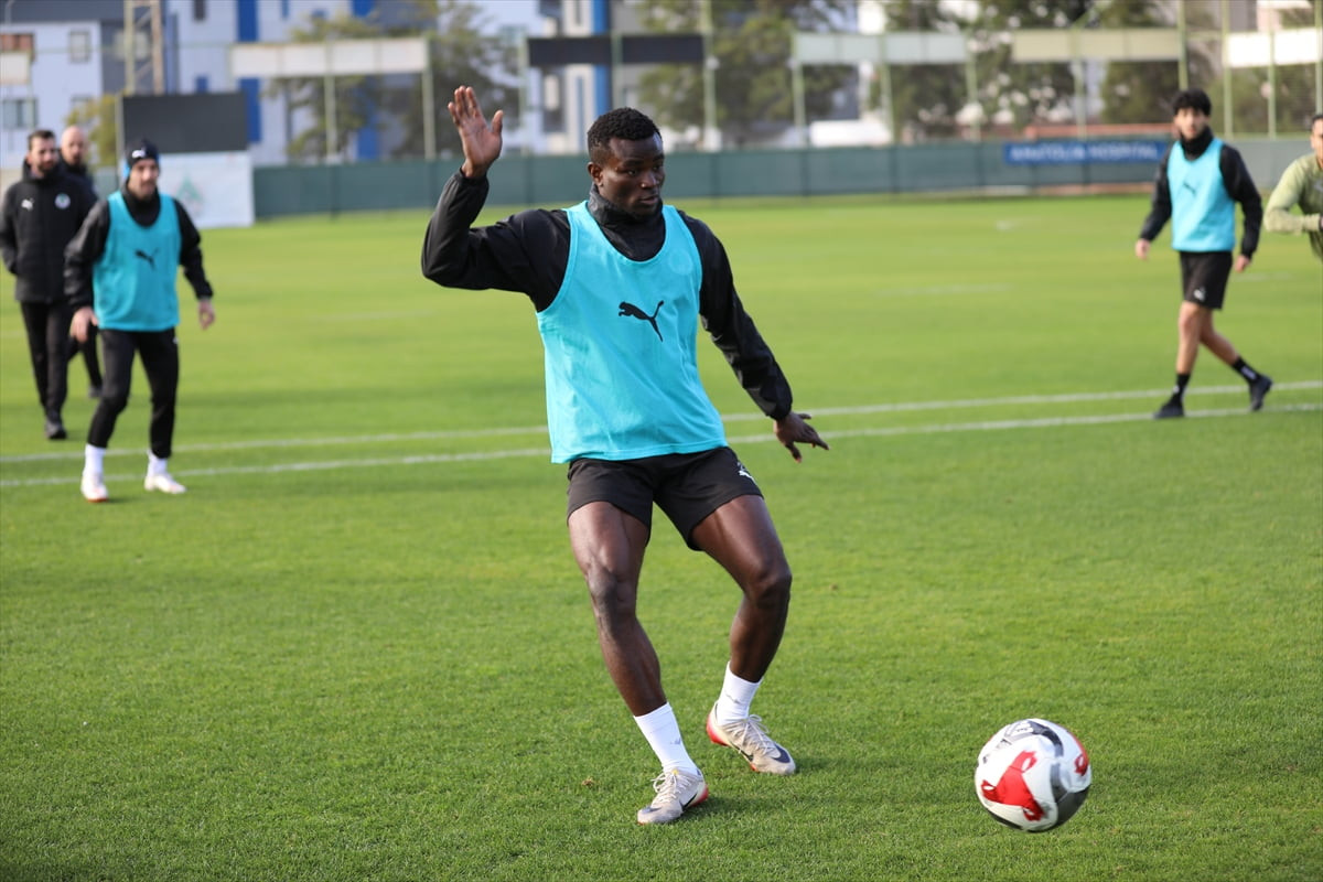 Corendon Alanyaspor, Trendyol Süper Lig'in 19. haftasında Çaykur Rizespor ile deplasmanda yapacağı...