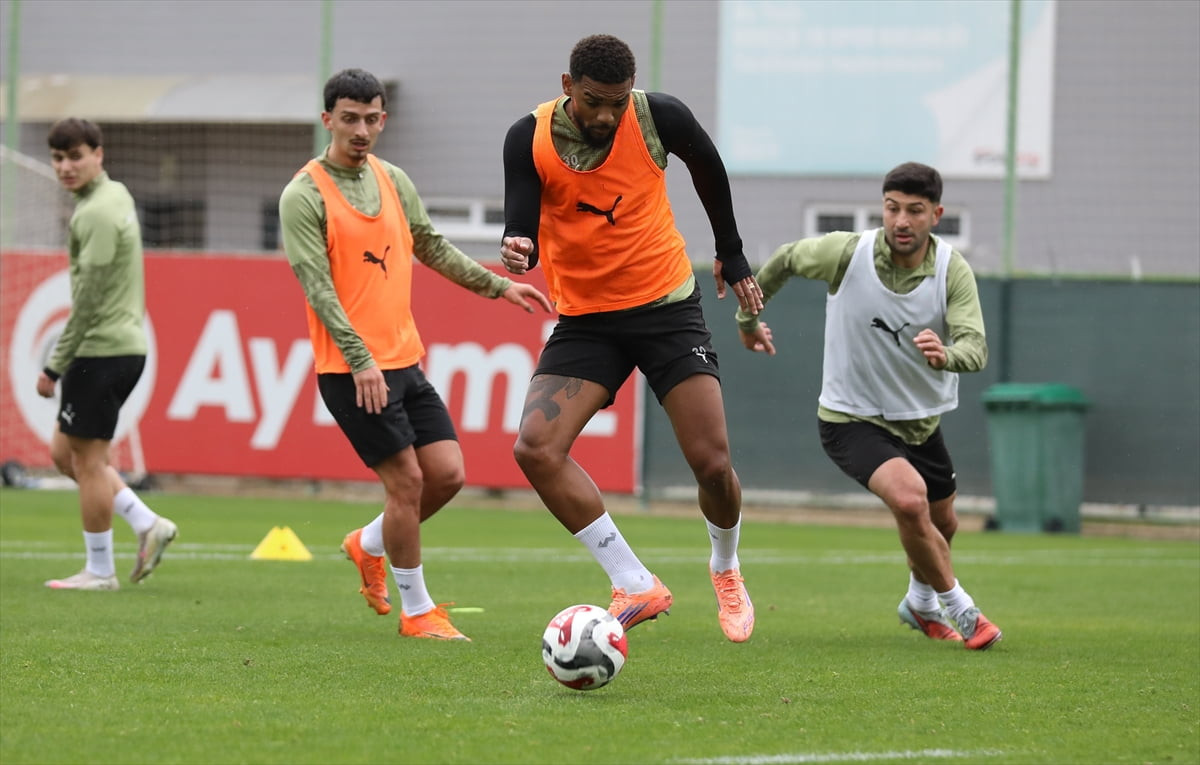 Corendon Alanyaspor, Trendyol Süper Lig'in 27. haftasında sahasında Kocaelispor ile oynayacağı...