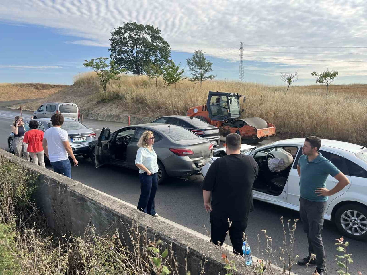 ÇORLU'DA 500 METRE ARAYLA İKİ AYRI YERDE 6 ARAÇLI ZİNCİRLEME KAZA