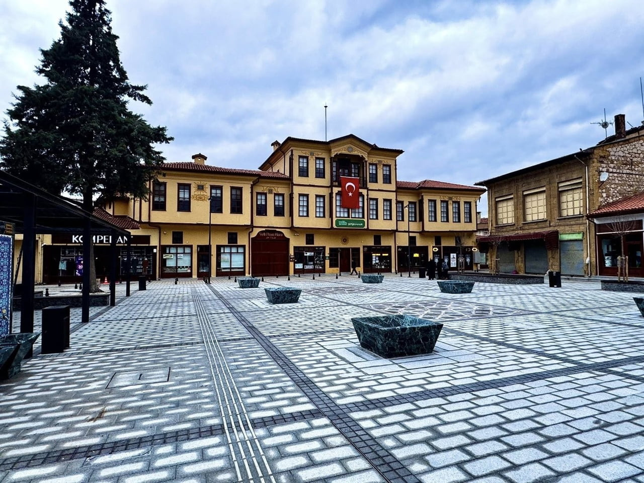 ÇORUM BELEDİYE MECLİSİ’NDE, VELİ PAŞA HANI ÖNÜNDE OLUŞTURAN MEYDANIN İSMİ"HANÖNÜ MEYDANI" OLARAK...