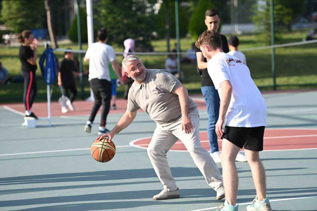 ÇORUM BELEDİYESİ TARAFINDAN 19 MAYIS ATATÜRK’Ü ANMA, GENÇLİK VE SPOR BAYRAMI DOLAYISIYLA GENÇLERE...