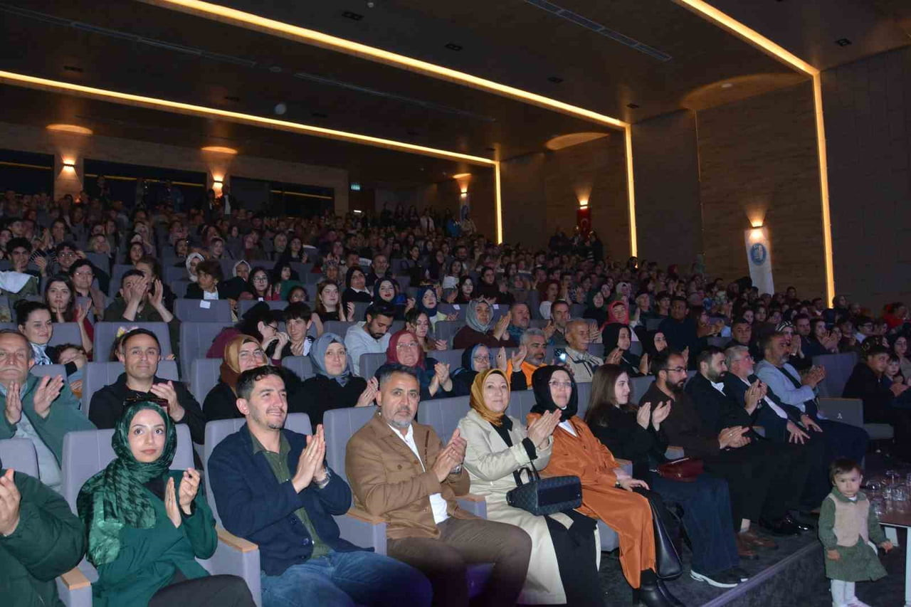 ÇORUM BELEDİYESİ TARAFINDAN DÜZENLENEN GENÇLİK KOROSUNA ÇOK SAYIDA VATANDAŞ KATILIM...