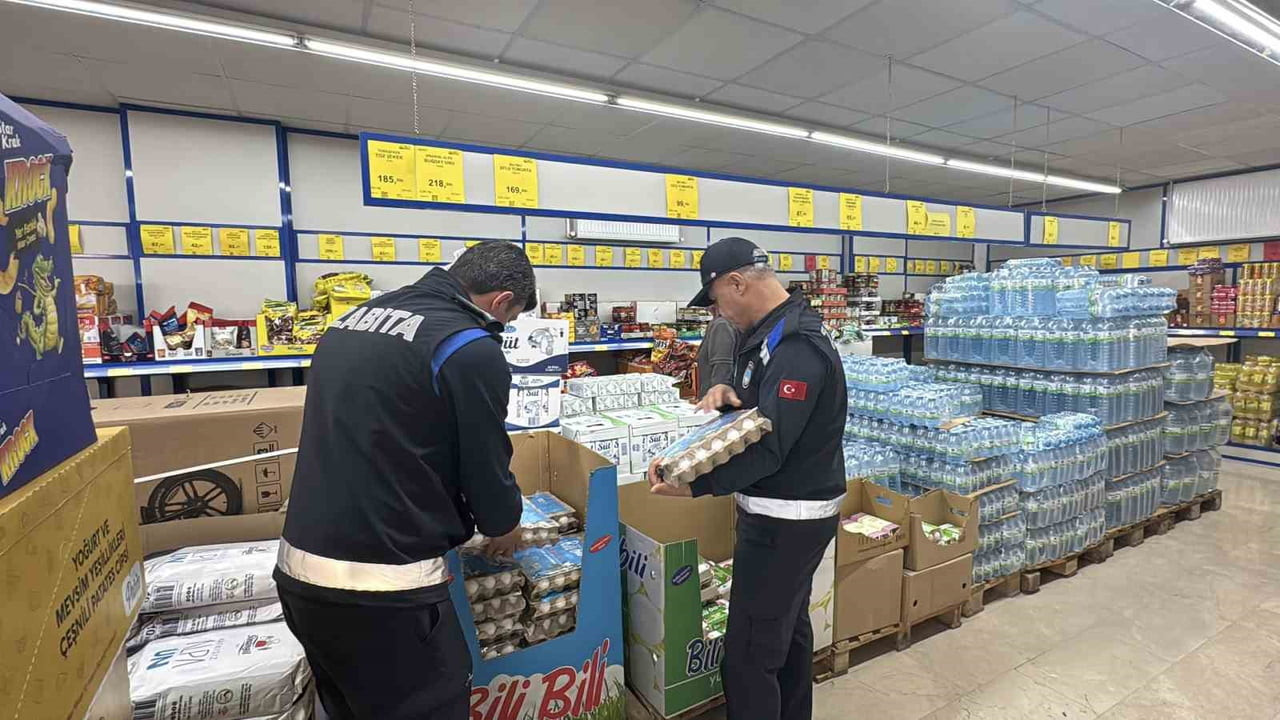 ÇORUM BELEDİYESİ TARAFINDAN MARKETLERDE YAPILAN DENETİMLERDE YÖNETMELİĞE AYKIRI 41 ÜRÜN TESPİT...