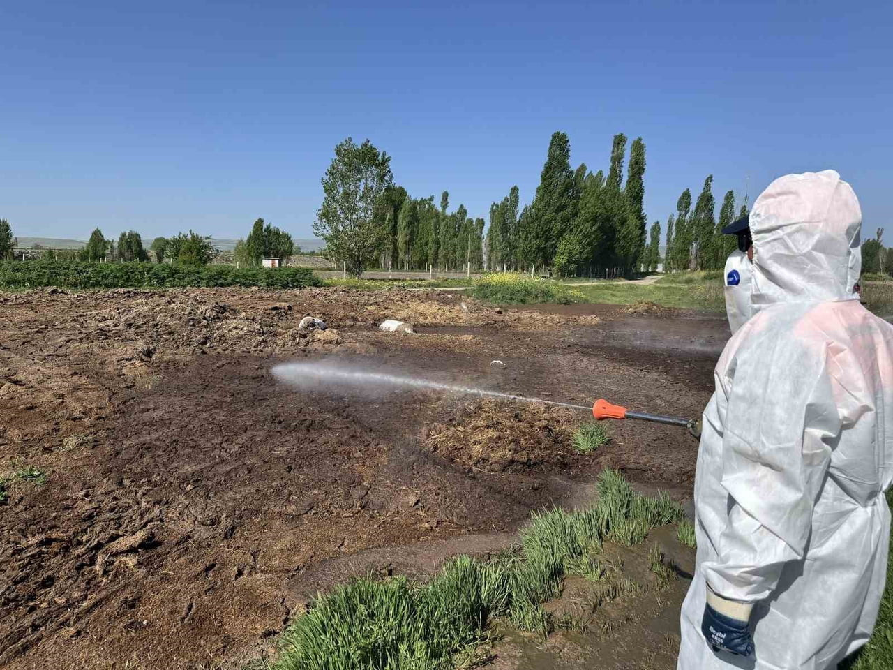 ÇORUM BELEDİYESİ VEKTÖREL MÜCADELE KAPSAMINDA İLAÇLAMA VE ÇÖP KONTEYNER TEMİZLİK ÇALIŞMALARINI...
