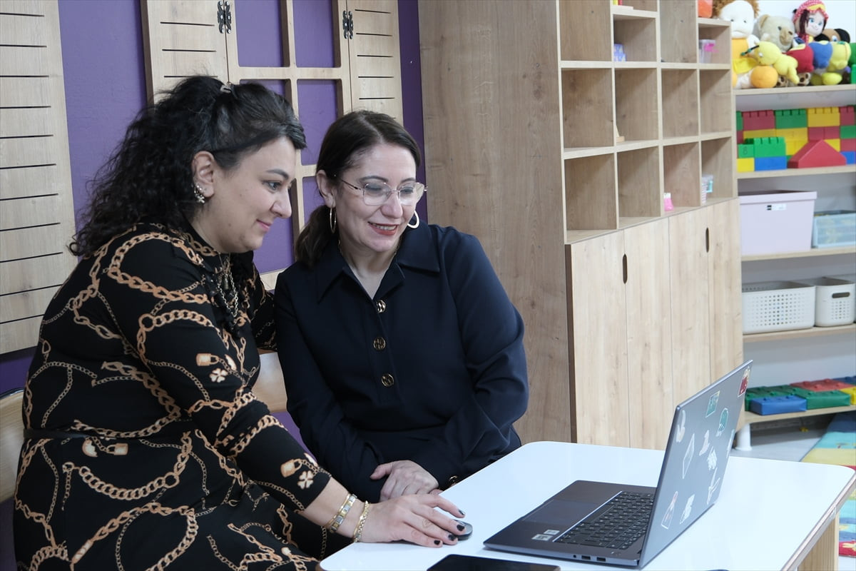 Çorum Buharaevler Anaokulu Müdürü Gülsüm Akbaş Temes ve Müdür Yardımcısı Fatma Ebru Dinder...