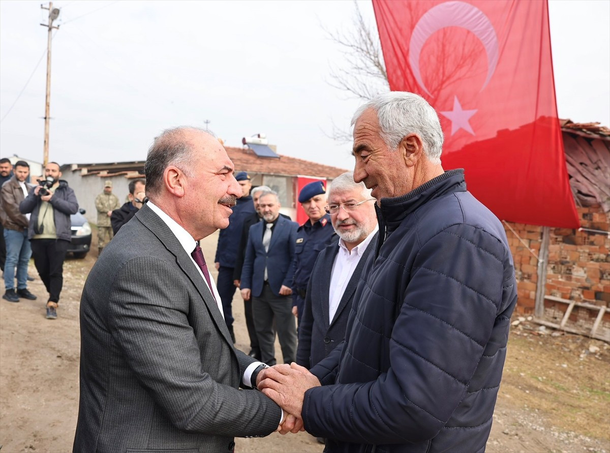 Çorum Valisi Ali Çalgan (solda), Çorum Belediye Başkanı Halil İbrahim Aşgın, Merzifon 5. Ana Jet...