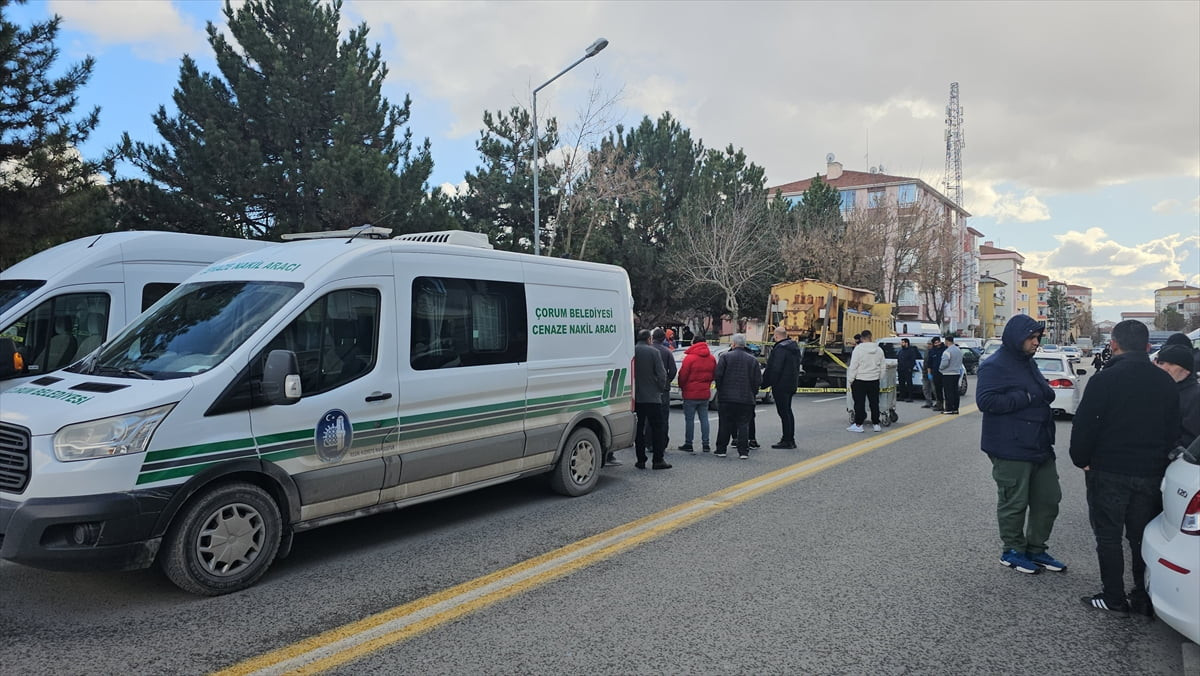 Çorum'da 30 yaşındaki kişi aracında ölü bulundu. İhbar üzerine olay yerine polis ve sağlık...