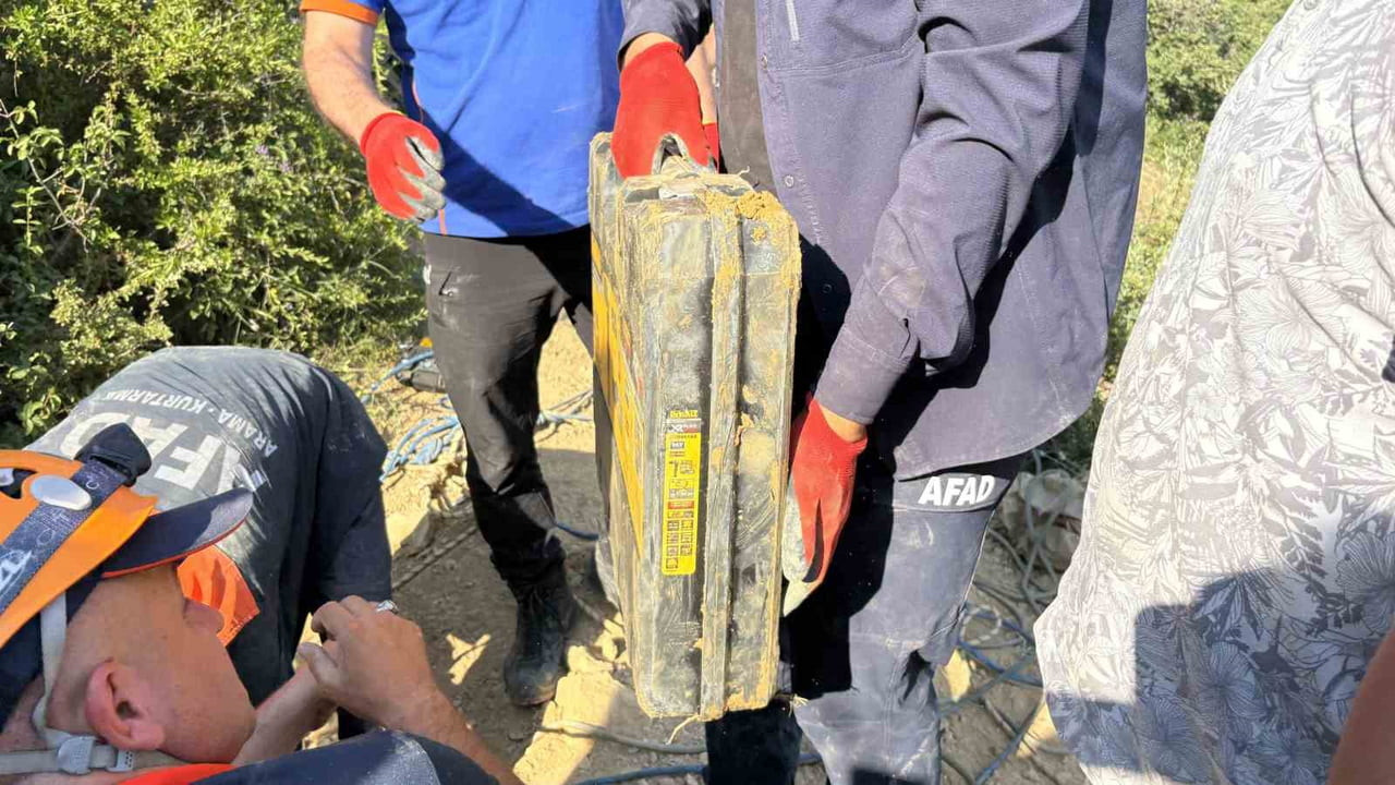 ÇORUM'DA ARKADAŞLARIYLA DEFİNE BULMAK İÇİN GİRDİĞİ MAĞARADA KAYBOLAN ŞAHSI KURTARMAK İÇİN...