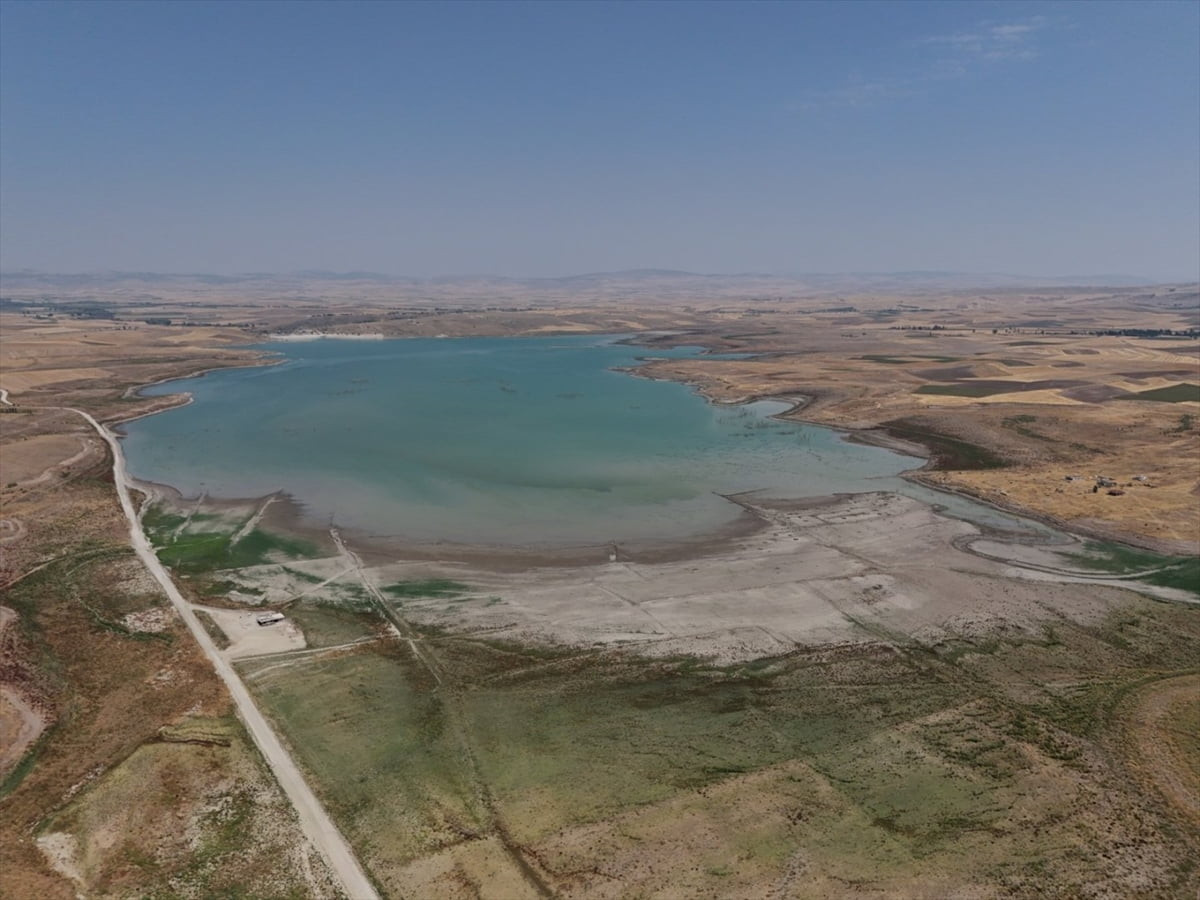 Çorum'da barajlardaki su seviyesinin 2 yılda yüzde 78,6 azaldığı belirtilerek, vatandaşlardan suyu...