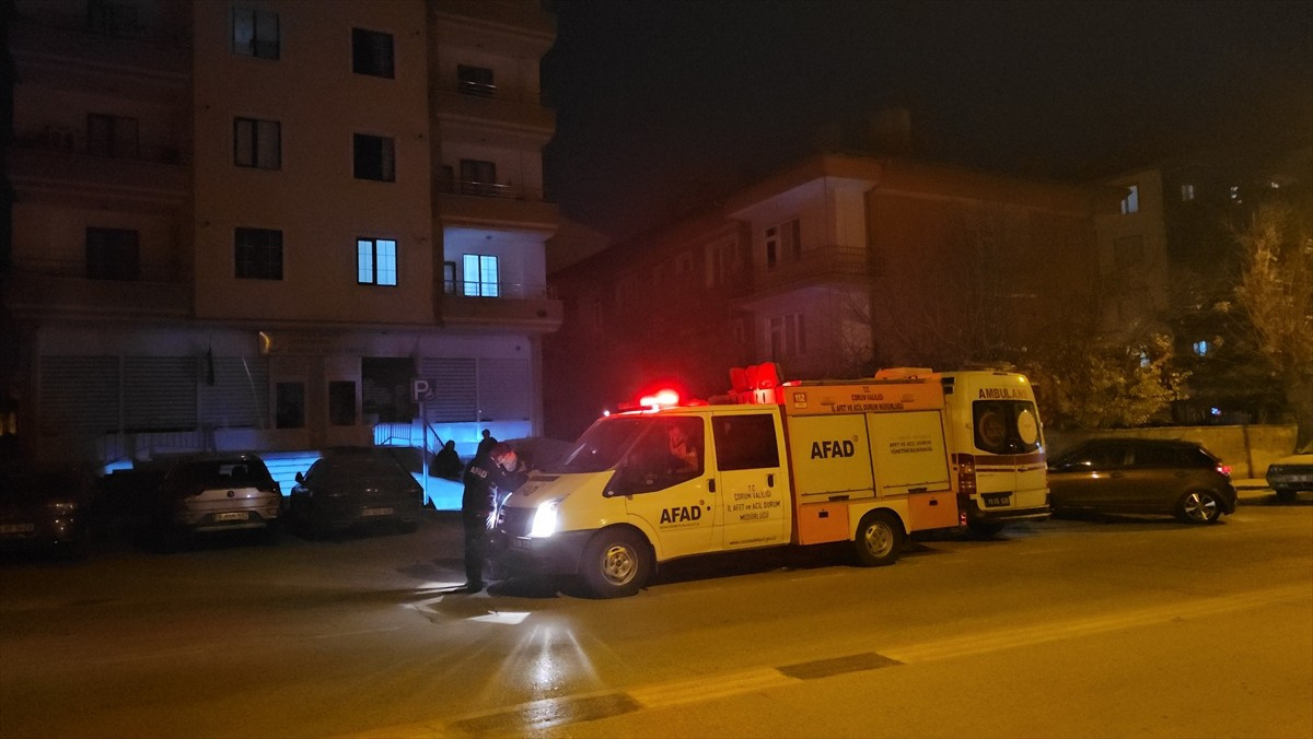 Çorum'da bir binada haşere ilaçlaması yapılmasının ardından zehirlenme şüphesiyle 8 kişi hastaneye...