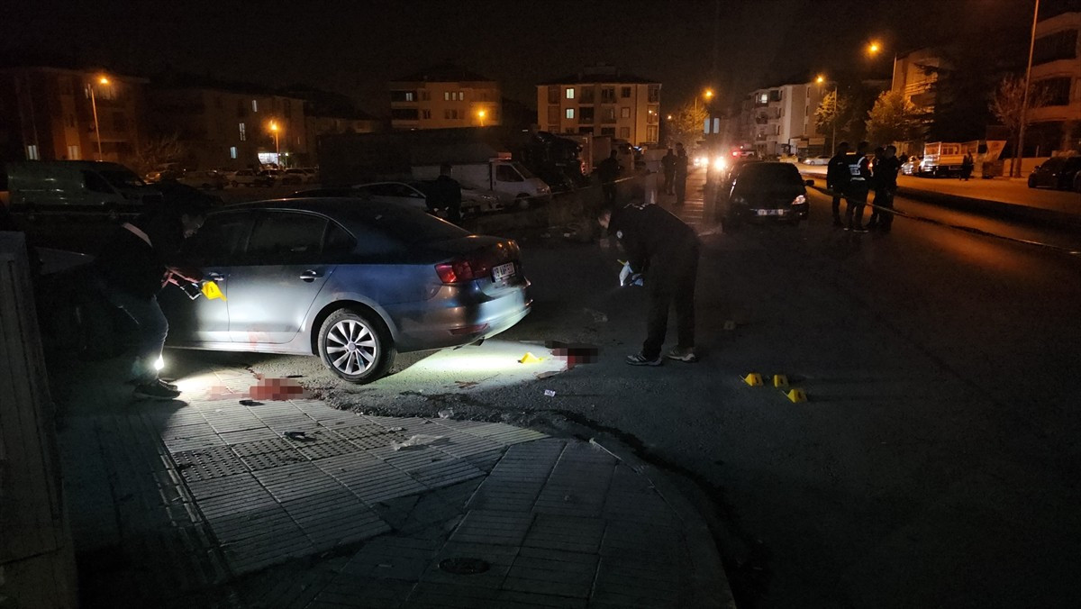 Çorum'da bir kişi, boşandığı eşinin babası tarafından silahla vurularak yaralandı. Polis ekipleri...