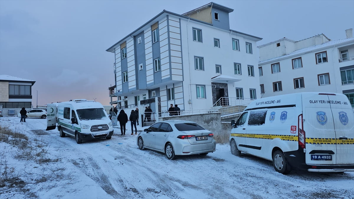 Çorum'da bir kişi, tüfekle ateş ederek eşini öldürdükten sonra intihar etti.