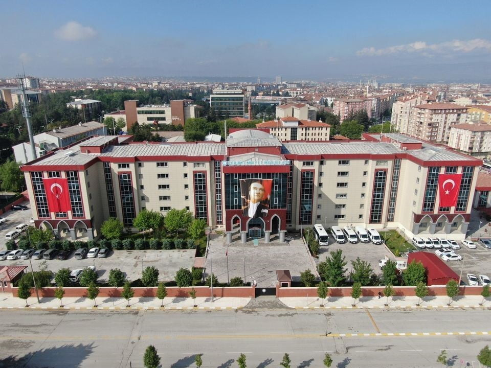 ÇORUM'DA ÇEŞİTLİ SUÇLARDAN ARANAN ŞAHISLARA YÖNELİK POLİS EKİPLERİNCE DÜZENLENEN OPERASYONLARDA...