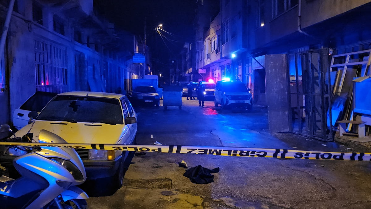 Çorum'da çıkan kavgada pompalı tüfekle vurulan kişi ağır yaralandı.