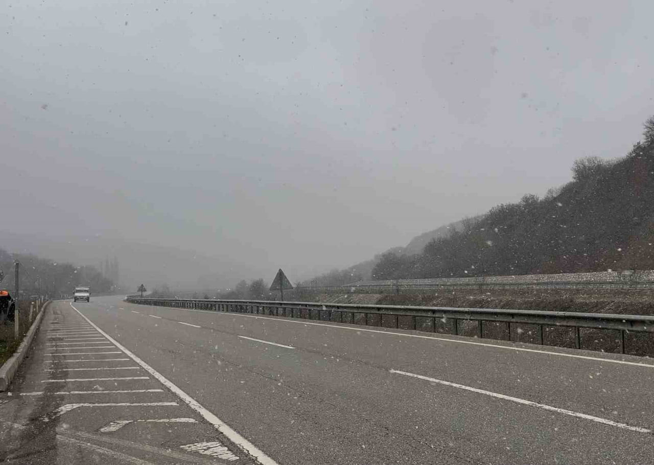 ÇORUM'DA HAVA SICAKLIĞININ DÜŞMESİNİN ARDINDAN YÜKSEK RAKIMLI BÖLGELERDE KAR YAĞIŞI ETKİLİ OLMAYA...