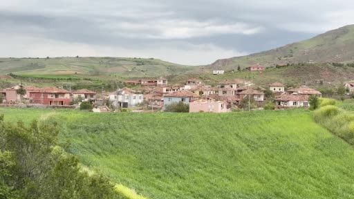 Çorum'da hortumun vurduğu köydeki vatandaş o anları anlattı: "Deprem oldu sandım"