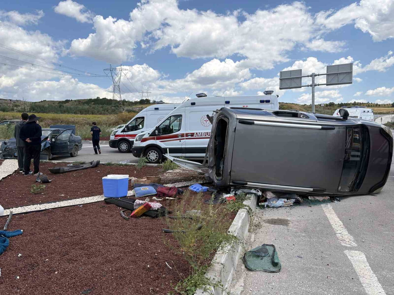 ÇORUM'DA OTOMOBİL İLE HAFİF TİCARİ ARACIN KAVŞAKTA ÇARPIŞMASI SONUCU MEYDANA GELEN TRAFİK...