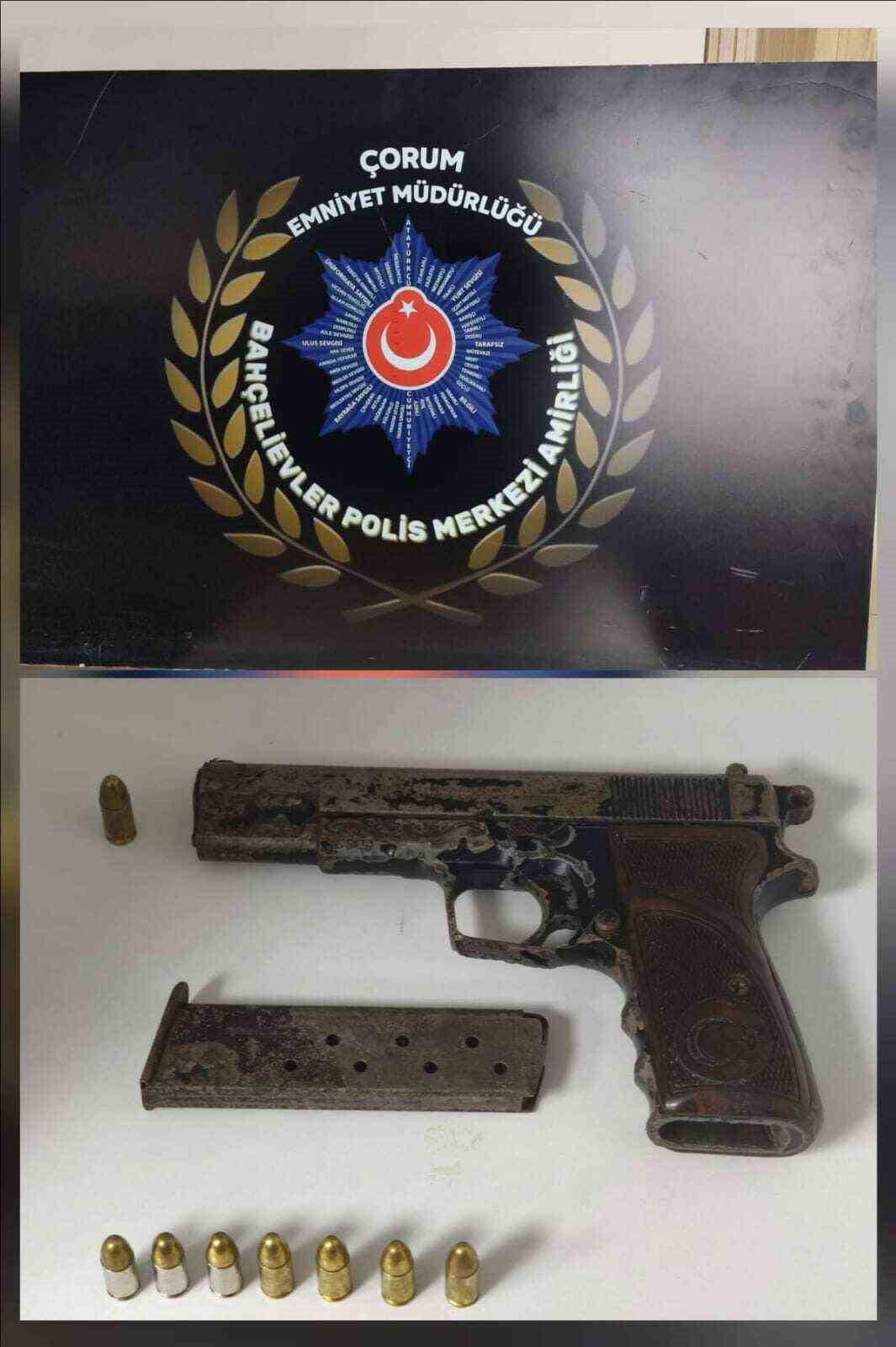 ÇORUM'DA POLİS EKİPLERİ TARAFINDAN GERÇEKLEŞTİRİLEN DENETİMLERDE HAKKINDA YAKALAMA KARARI BULUNAN...