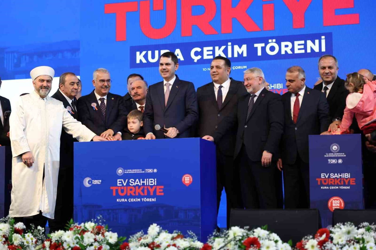 ÇORUM'DA YÜZYILIN KONUT PROJESİ KAPSAMINDA İNŞA EDİLECEK 2 BİN 867 KONUTUN HAK SAHİPLERİ, ÇEVRE VE...