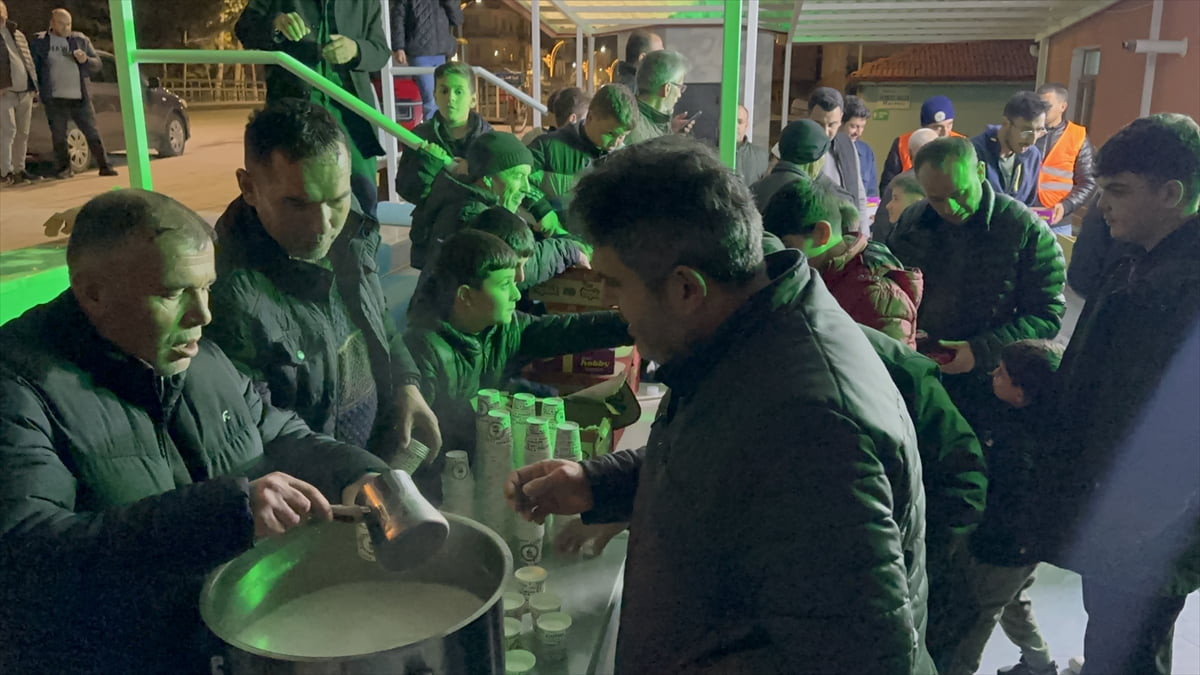 Çorum'un Alaca ilçesinde besicilik ve çiftçilik yapan Hasan Hüseyin Olgun, Kadir Gecesi...