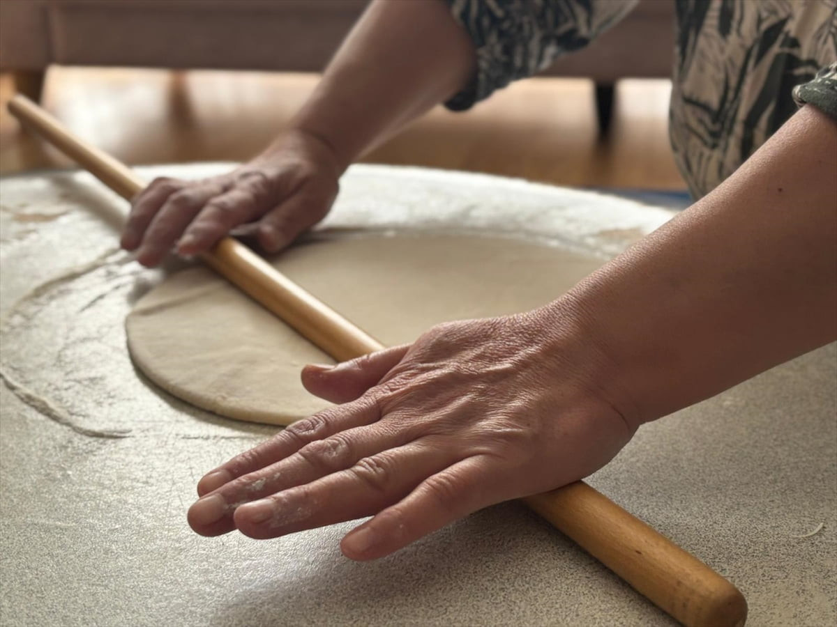 Çorum'un Alaca ilçesinde ev hanımları, ramazanda iftar sofralarını süsleyecek çeşitli yiyecekleri...