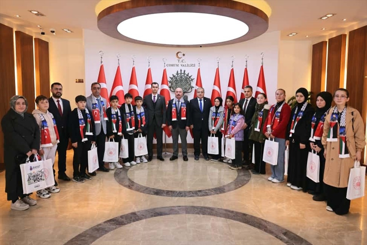 Çorum'un Bayat ilçesinde öğrencilerin, İsrail'in saldırıları nedeniyle mağdur olan Gazze'deki...