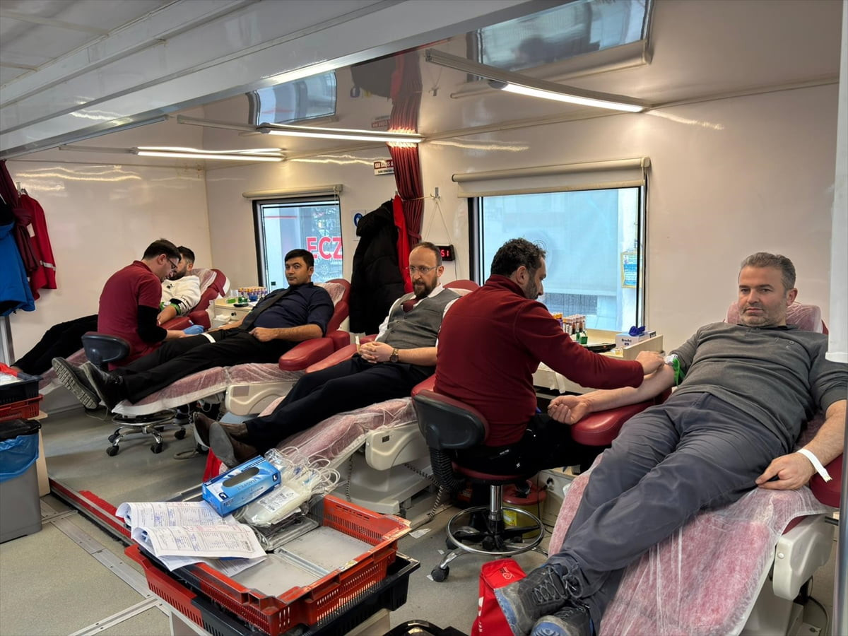 Çorum'un İskilip ilçesinde düzenlenen "Kan ver hayat kurtar" temalı kan bağışı kampanyasında 128...