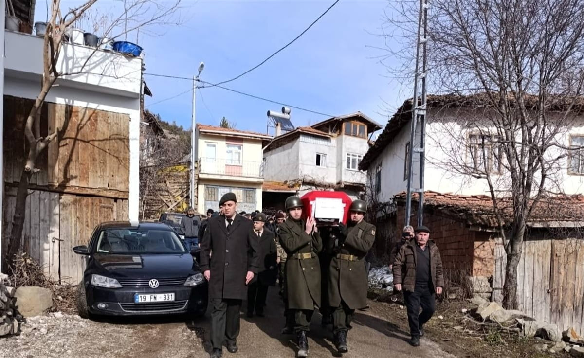 Çorum'un İskilip ilçesinde vefat eden Kıbrıs Gazisi Şükrü Kocatürk, törenle son yolculuğuna...