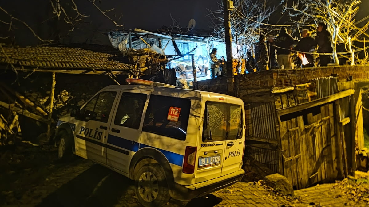 Çorum'un Oğuzlar ilçesinde yalnız yaşayan kişi evinde ölü bulundu.