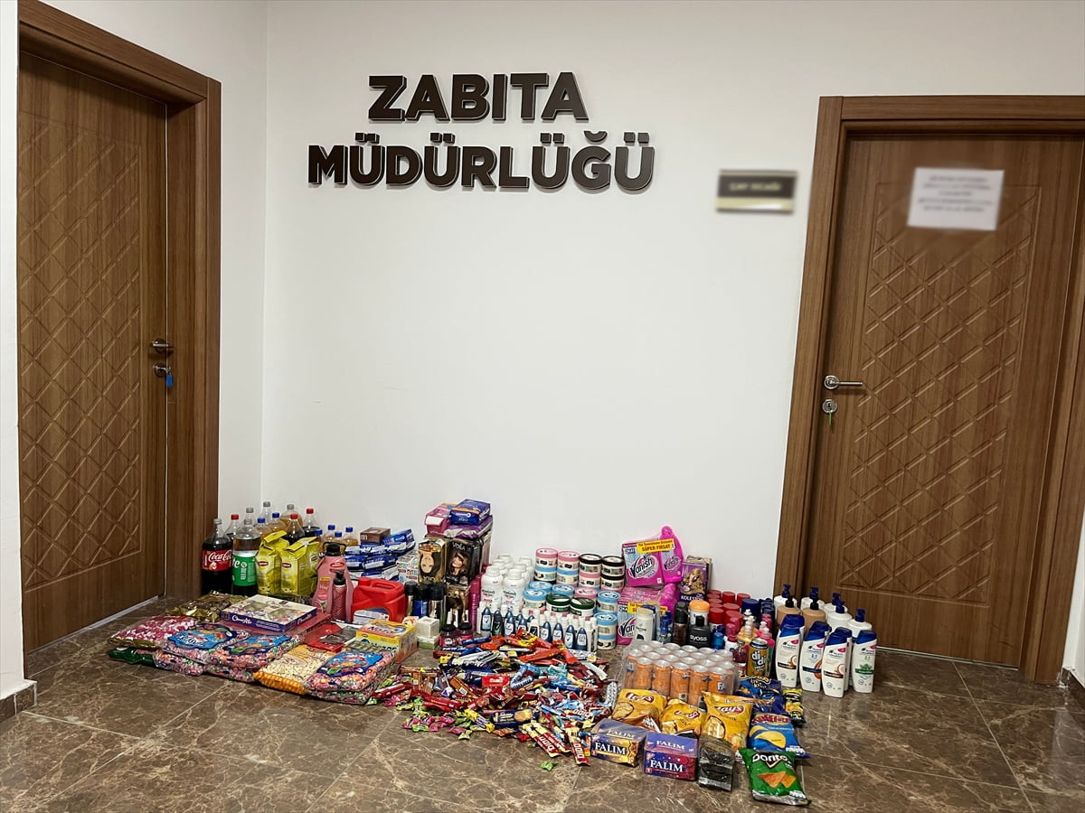 Çorum'un Osmancık ilçesinde zabıta ekiplerince bir bakkalda yapılan denetimde, son kullanma tarihi...