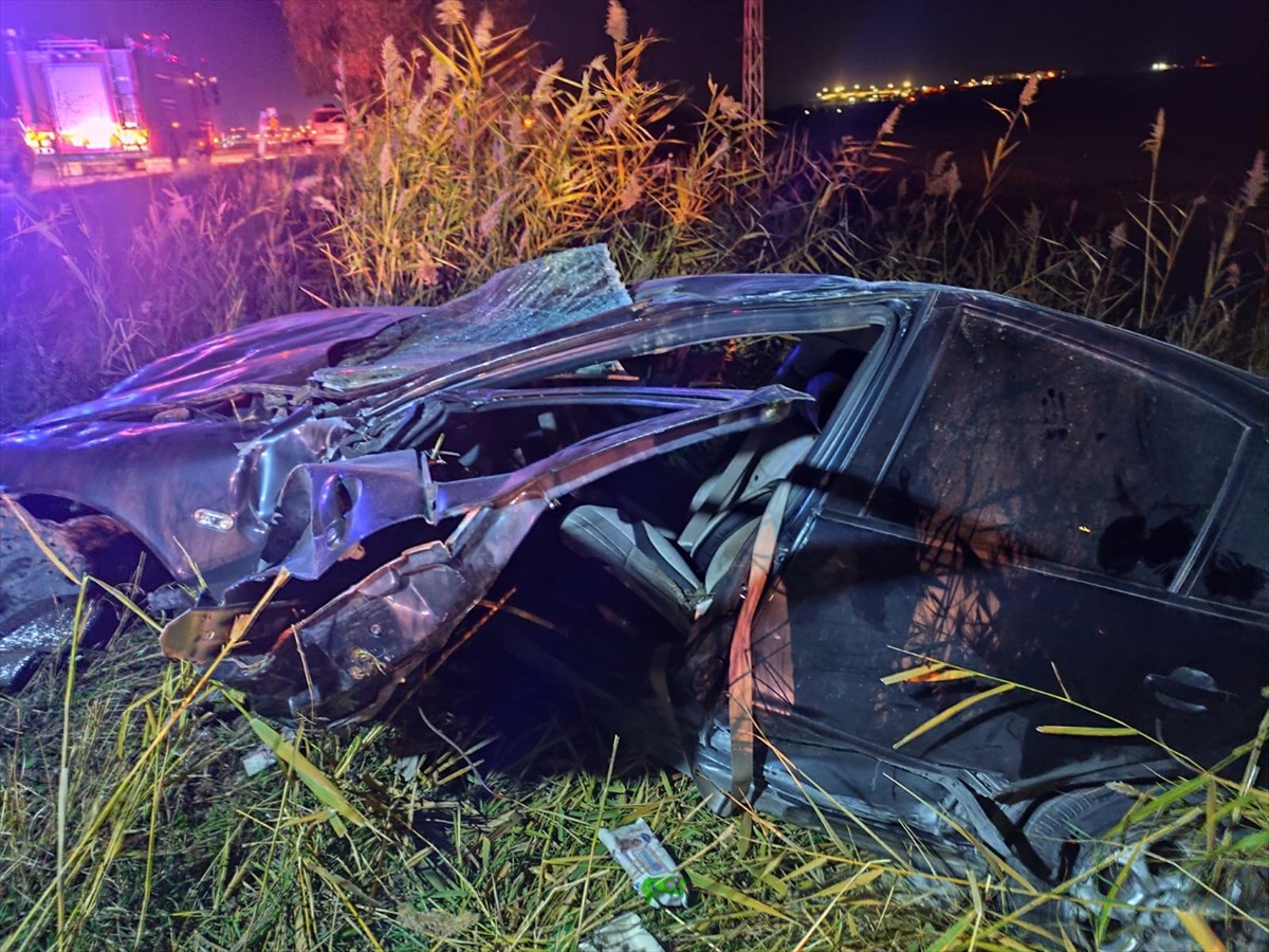 Çorum'un Sungurlu ilçesinde devrilen otomobilin sürücüsü yaralandı. Otomobil, kazada savrulmanın...