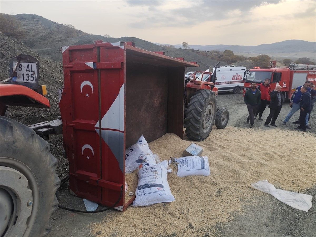 Çorum'un Sungurlu ilçesinde traktörün devrilmesi sonucu 1 kişi yaralandı.