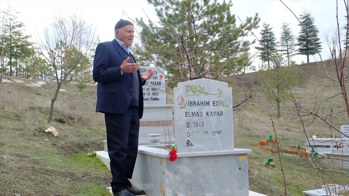 Çorum'un Sungurlu ilçesinde yaşayan 84 yaşındaki İbrahim Kayar, 60 yıllık hayat arkadaşının...