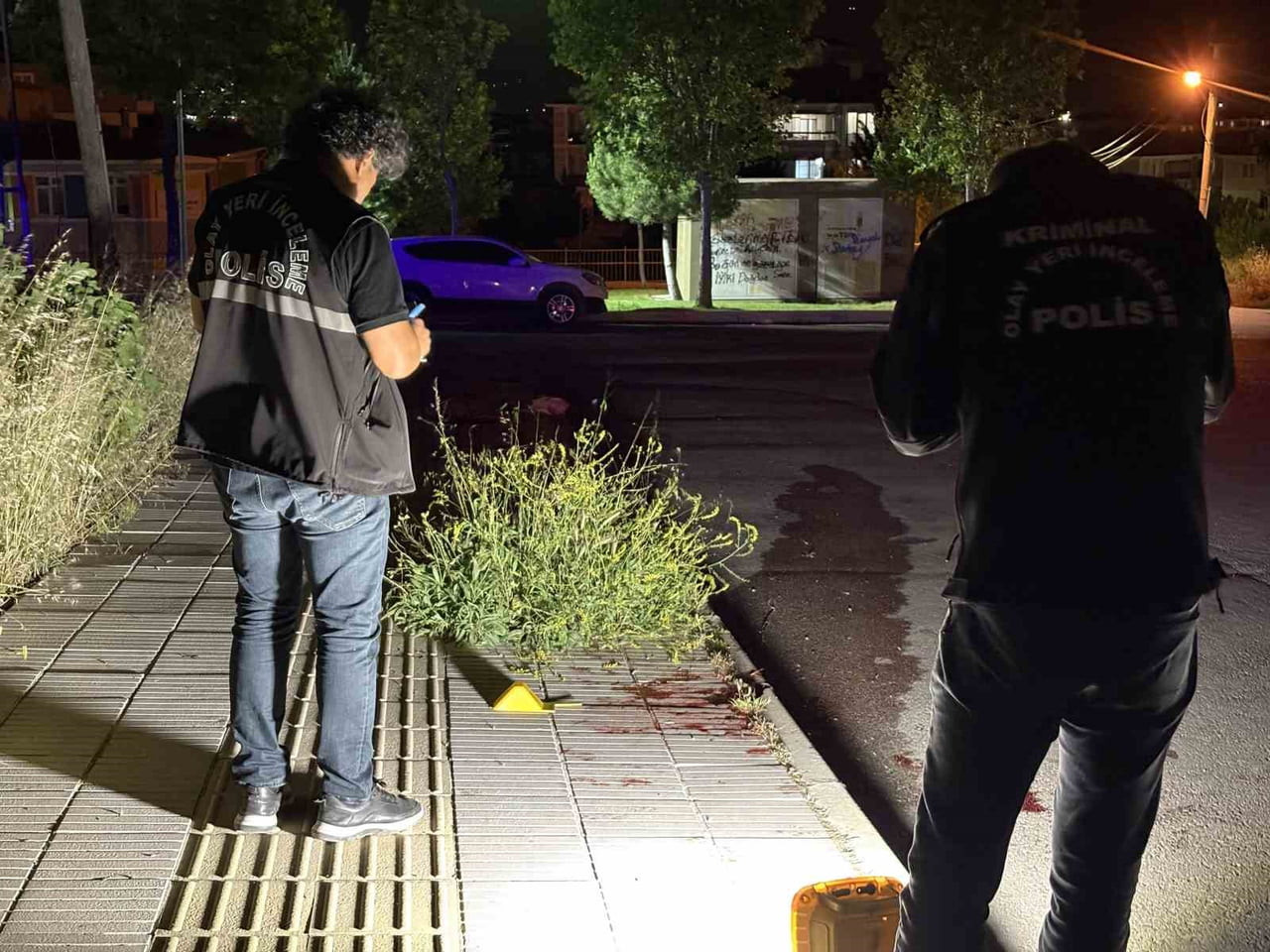 ÇORUM2DA İKİ GRUP ARASINDA ÇIKAN KAVGA NETİCESİNDE 2 KİŞİ YARALANDI EKİPLER OLAY YERİNDE GEREKLİ...