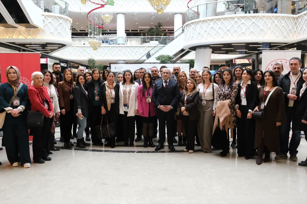 Çorum’da, 8 Mart Dünya Kadınlar Günü dolayısıyla "Sanatın Işığında Kadın" temalı resim sergisi...