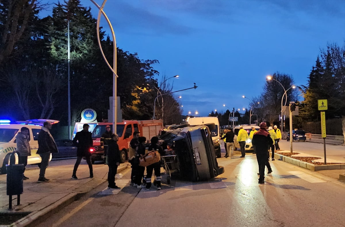 Çorum’da cip ile kamyonetin çarpışması sonucu 2 kişi yaralandı.