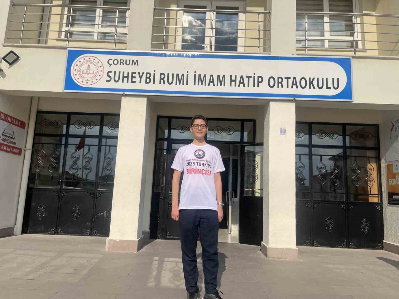 ÇORUM’DA GİRDİĞİ LİSELERE GEÇİŞ SINAVI’NDA TÜM SORULARI DOĞRU CEVAPLAYARAK TÜRKİYE BİRİNCİSİ OLAN...
