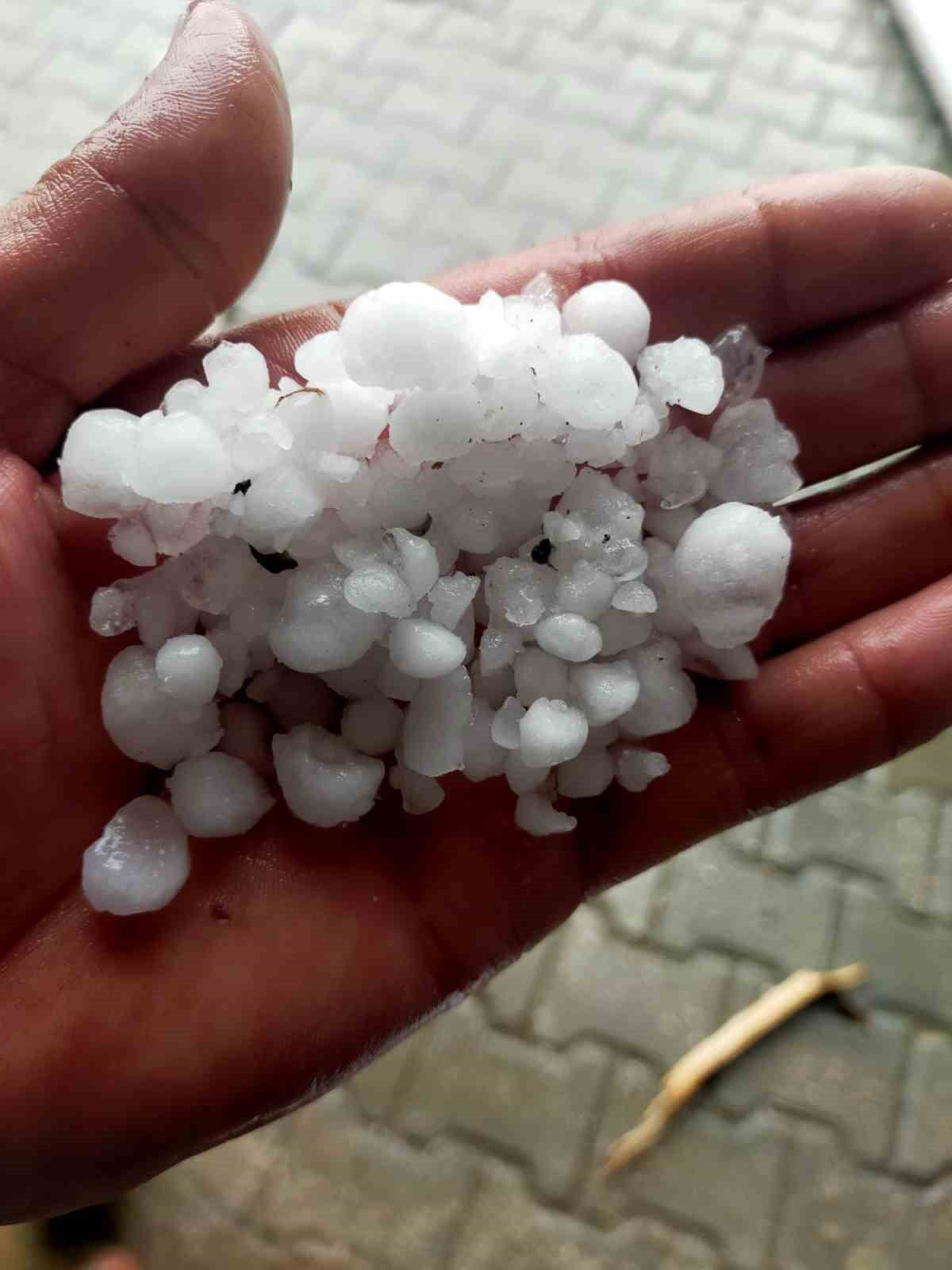 ÇORUM’DA METEOROLOJİ’NİN "SARI KODLU" KUVVETLİ SAĞANAK UYARISININ ARDINDAN BAZI İLÇELERDE DOLU...