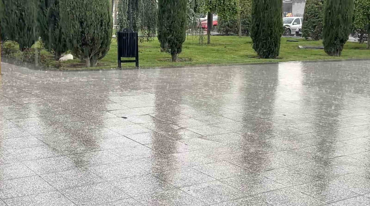 ÇORUM’DA ÖĞLEDEN SONRA YAĞIŞ ETKİLİ OLDU