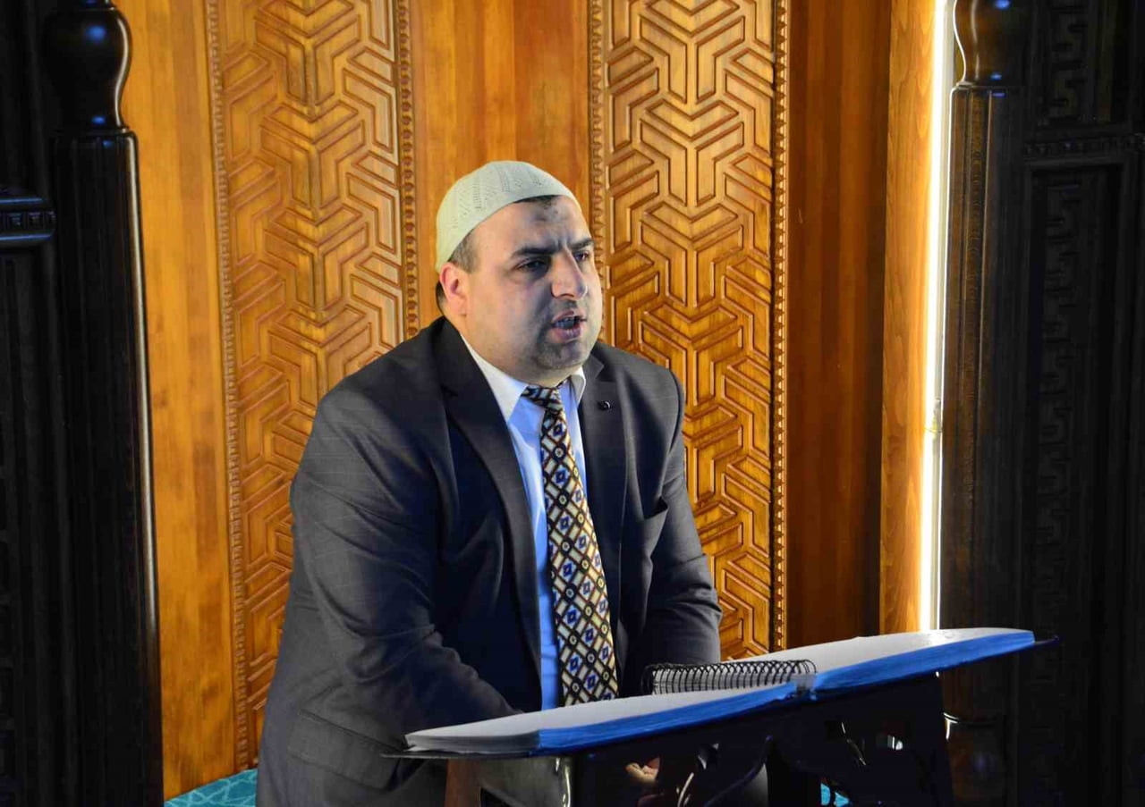 ÇORUM’DA YAŞAYAN VE 12 YILDIR GÖREVİNİ YERİNE GETİREN 38 YAŞINDAKİ GÖRME ENGELLİ MÜEZZİN HAKAN...
