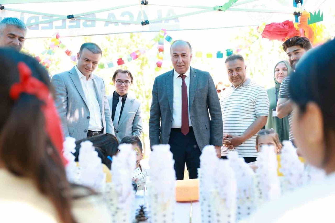 ÇORUM’UN ALACA İLÇESİNDE DÜZENLENEN "AİLEMLE EĞİTİM YOLCULUĞU" ŞENLİĞİ, ÇOCUKLAR VE AİLELERİNİ...