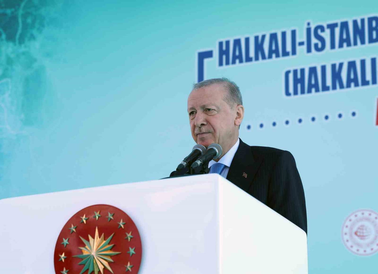 CUMHURBAŞKANI ERDOĞAN: "SİZ KİMİN HAİN OLDUĞUNU TARTIŞIRKEN BİZ ZORLU MÜZAKERE MASALARINDA...